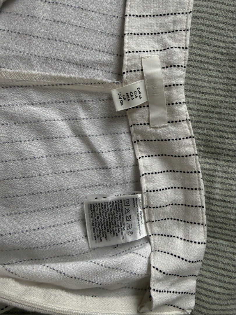 H&M Skort (Category: Skirts) located in Pasig City. Submitted by roadtominimalism09 (Listing ID 1467267265, Image 2). Description: Size Medium No flaws, medyo manipis lang ung fabric so I rarely use it. Waist line 28-30in Length - 14inches.