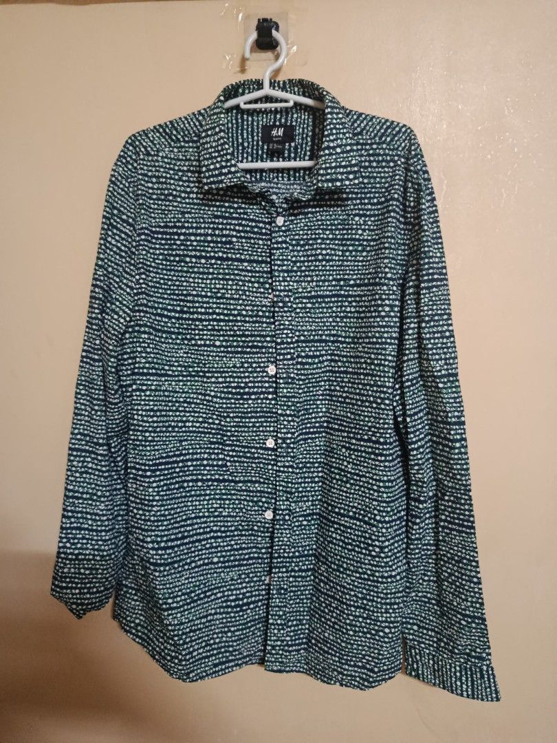 H&M Slim Fit long sleeve (Category: Tshirts & Polo Shirts ) located in Quezon City. Submitted by eldridge12 (Listing ID 1467341603, Image 1). Description: color: 10/10 condition: 10/10 mop: gcash/maya/maribank pm for dimes!.