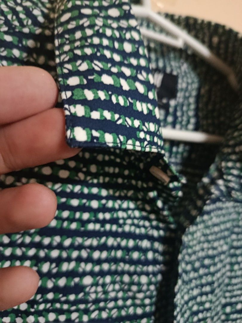 H&M Slim Fit long sleeve (Category: Tshirts & Polo Shirts ) located in Quezon City. Submitted by eldridge12 (Listing ID 1467341603, Image 3). Description: color: 10/10 condition: 10/10 mop: gcash/maya/maribank pm for dimes!.