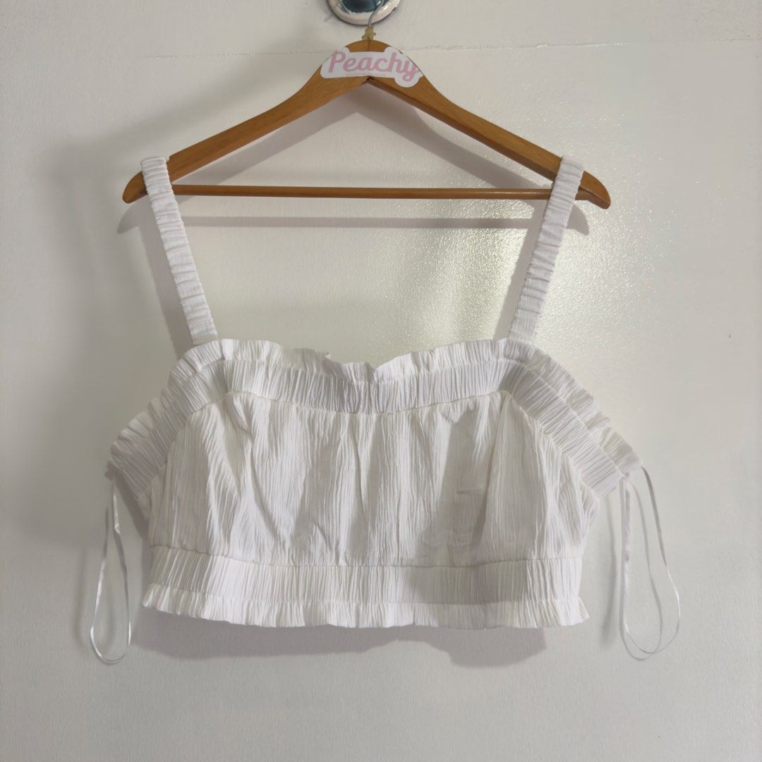 H&M top (Category: Blouses) located in Manila. Submitted by apparella.ph (Listing ID 1467241718, Image 1). Description: Removed tag but Never worn maluwag sakin Selling low Super pretty. Bust:40-46(strechable) Length:15 ☑️Everything is my Own preloved / BNWT/BNWOT ☑️ not thrifted/Ukay ☑️ malukot sa picture kasi na stock sa cabinet (tinatamad mag plantsa ✌️ ) ☑️Personal items ( usually bought in US/UK/JPN ) every year po ako nag aabroad so expect 