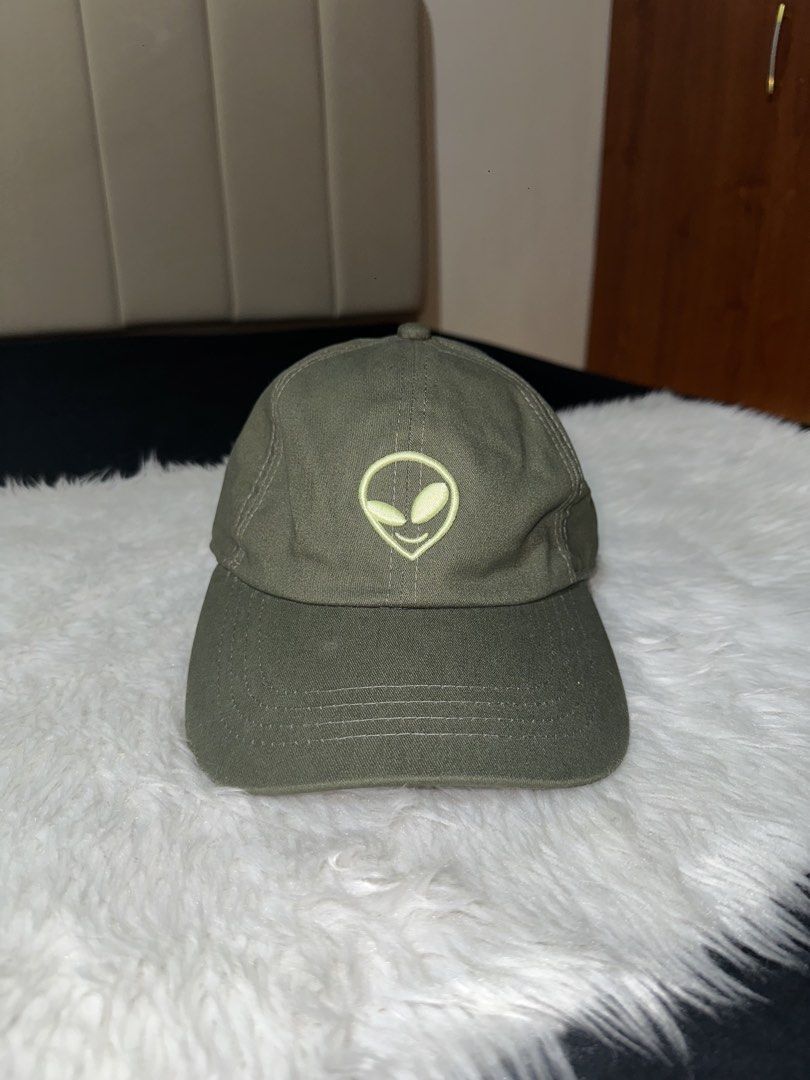 HNLY. dad hat olive green (Category: Caps & Hats) located in Cainta. Submitted by sati_vaaa (Listing ID 1467344973, Image 1). Description: excellent condition good as new. never worn.