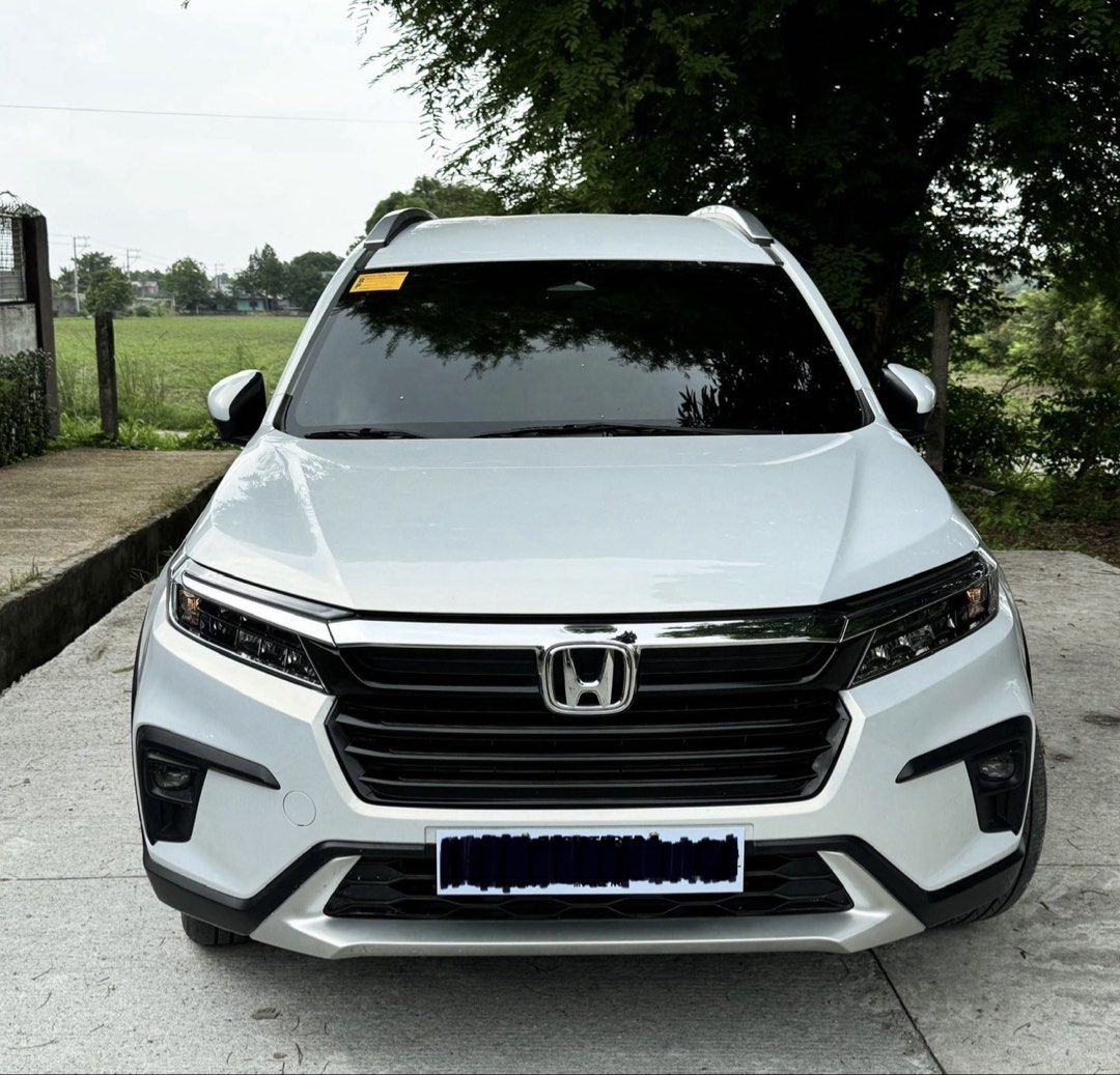 Honda BR-V (Category: Used Cars) located in Manila. Submitted by quickbird_d76407 (Listing ID 1467180353, Image 1). Description: Honda BR-V 1.5 V CVT Premium Opal White Silver Pearl Tuloy monthly amortization 33 mos to continue issue PDC Fresh in and out lady driver uh low mileage RFS di namasyado nagagamit.
