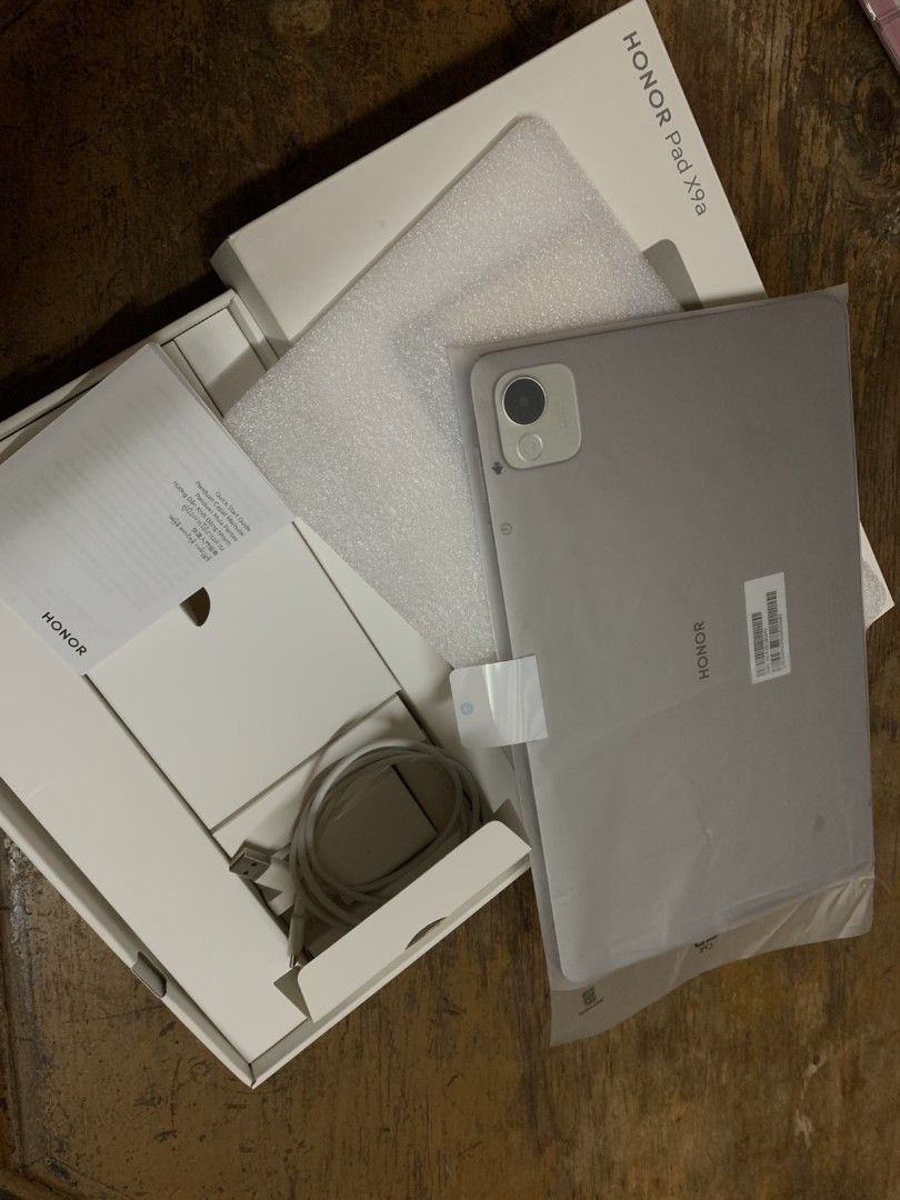 HONOR Pad X9a with Smart Bluetooth Keyboard (Category: Android) located in Manila. Submitted by silentflower.da2a8f (Listing ID 1467233555, Image 2). Description: 📌 No issues. 📌 All parts are original including charger. 📌 Reason for selling: Upgrading. 📌 Entertains sure buyer only. 📌 Wi-Fi used. 📌 Good for school works, online classes, job works & gaming. Payment Methods: Cash and E-wallet only Meet-up only @ Metro Manila..