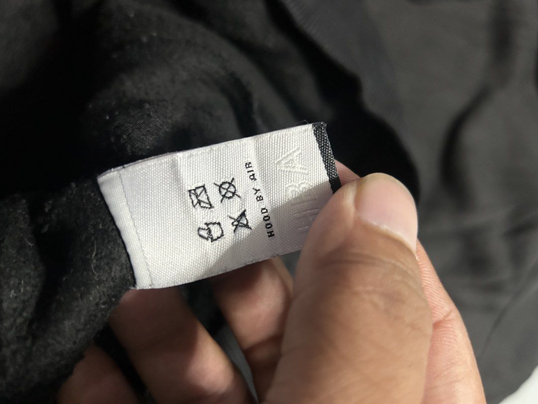 Hood by air pullover hoodie (authentic) (Category: Coats, Jackets and Outerwear) located in Trece Martires City. Submitted by flip_flips (Listing ID 1467339539, Image 3). Description: Hood by air pullover hoodie (authentic) -Dimes: 21 width 25 length -Good condition -9.5/10 color rate -issue: hairlines on back print.