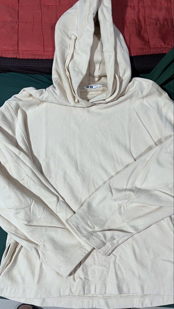 Hoodie jacket Uniqlo Size:Small (Category: Coats, Jackets and Outerwear) located in Imus. Submitted by jjulie.rtw (Listing ID 1467347322, Image 2). Description: .