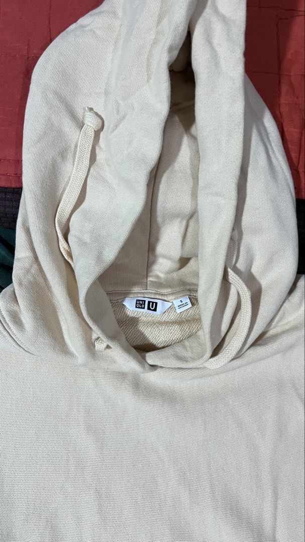 Hoodie jacket Uniqlo Size:Small (Category: Coats, Jackets and Outerwear) located in Imus. Submitted by jjulie.rtw (Listing ID 1467347322, Image 1). Description: .