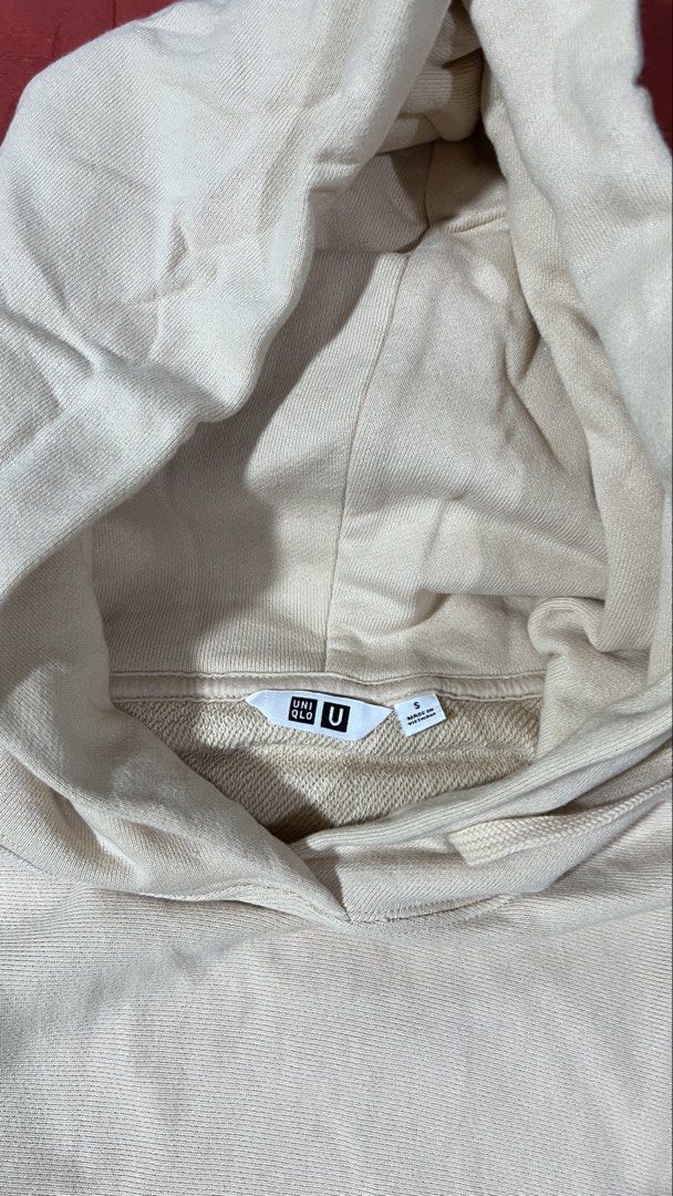 Hoodie jacket Uniqlo Size:Small (Category: Coats, Jackets and Outerwear) located in Imus. Submitted by jjulie.rtw (Listing ID 1467347322, Image 3). Description: .