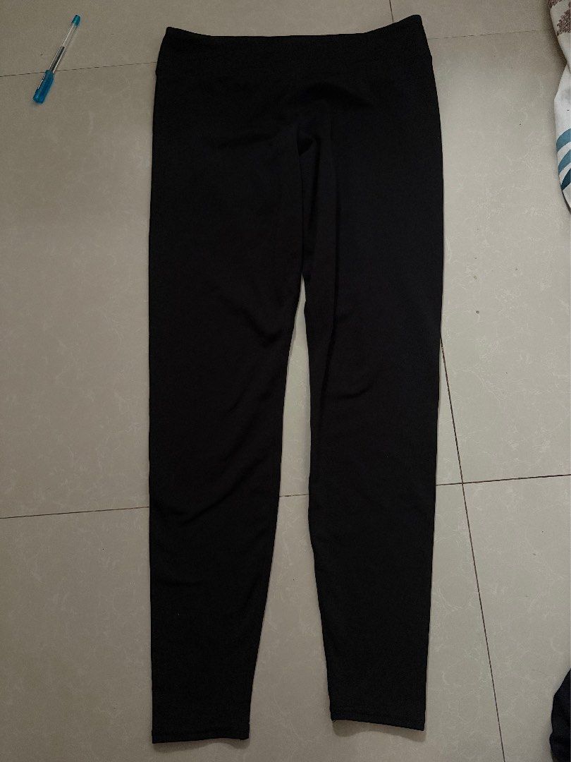 Hot Chillys Leggings (Category: Activewear) located in Las Pinas. Submitted by bibliomomma (Listing ID 1467175397, Image 1). Description: Size small on tag Stylish, stretchy, and comfortable! Perfect for workouts, gym sessions, or everyday wear 14 inches when laid flat 34 inches length MOP Gcash .