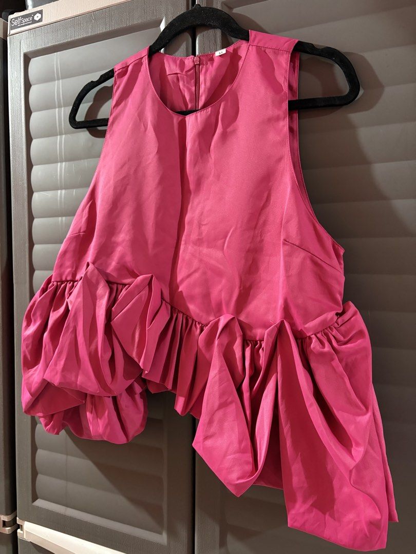 Hot pink asymmetrical balloon hem top ❤️ (Category: Others Tops) located in Manila. Submitted by kindledph_ (Listing ID 1467171282, Image 2). Description: Used once Rfs: Declutterring M-L Medium on tag but fits to large body frame.