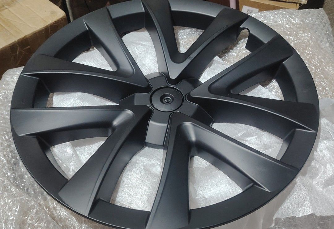 HUB CAPS 20INCH (Category: Body Parts and Accessories) located in Balayan. Submitted by pinkyshawt (Listing ID 1467285376, Image 1). Description: Brand new From Hong Kong box Shipping J&T or lalamove +sf.