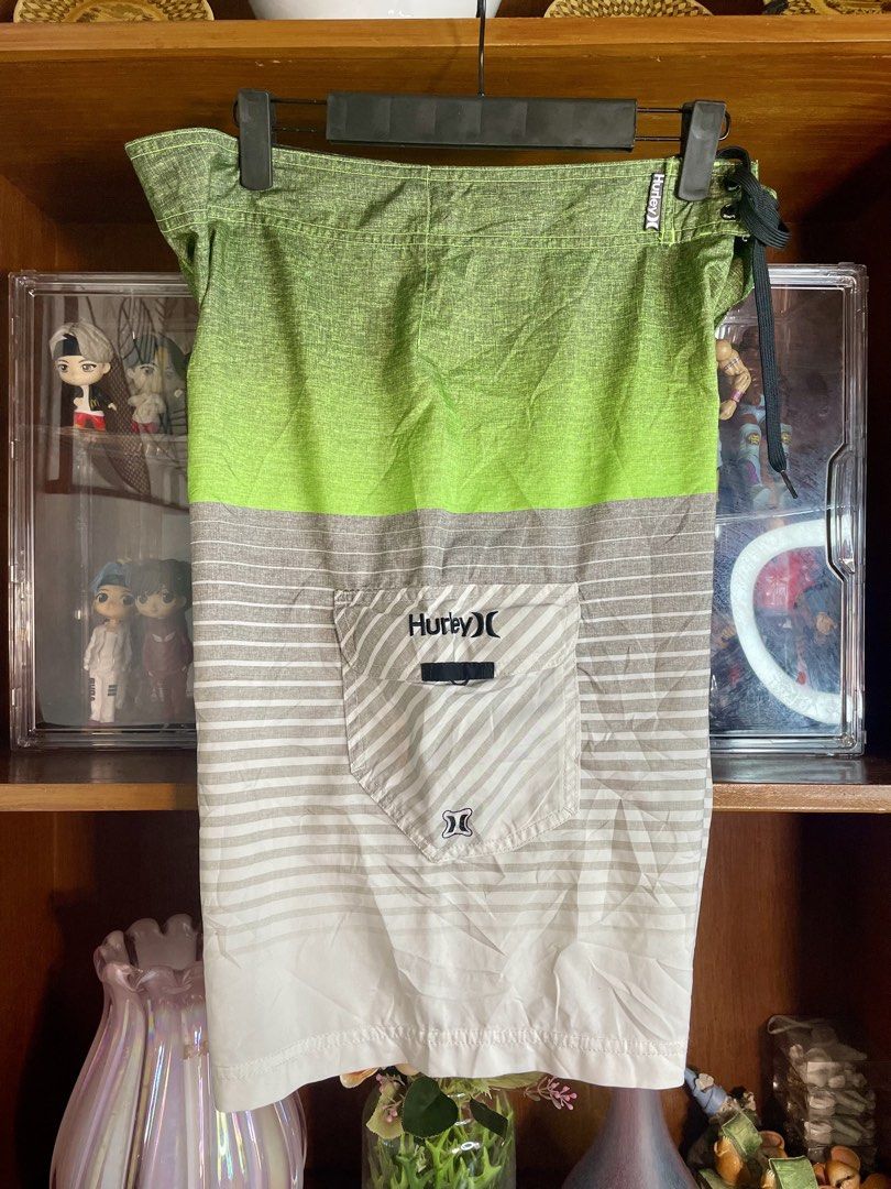 HURLEY (Category: Swim Trunks & Board Shorts) located in Davao. Submitted by the_rare_hustla (Listing ID 1467200651, Image 3). Description: HURLEY Issue None Need Wash Only Color rate 10/10 Width - 36 Length - 23 Size 32 on tag Dm If Interested!.