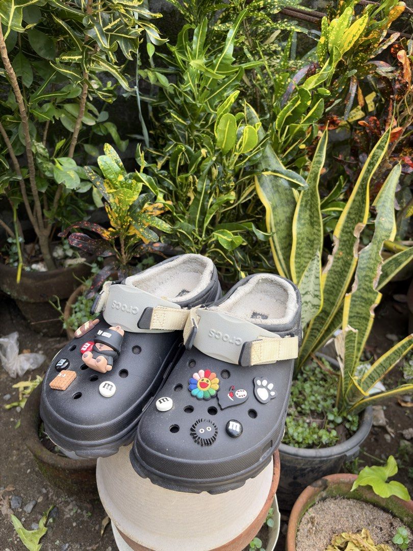 Iconic crocs comport (Category: Slippers & Slides) located in Bayambang. Submitted by frugal_vouge (Listing ID 1467227192, Image 2). Description: Excellent Size 7 mens.