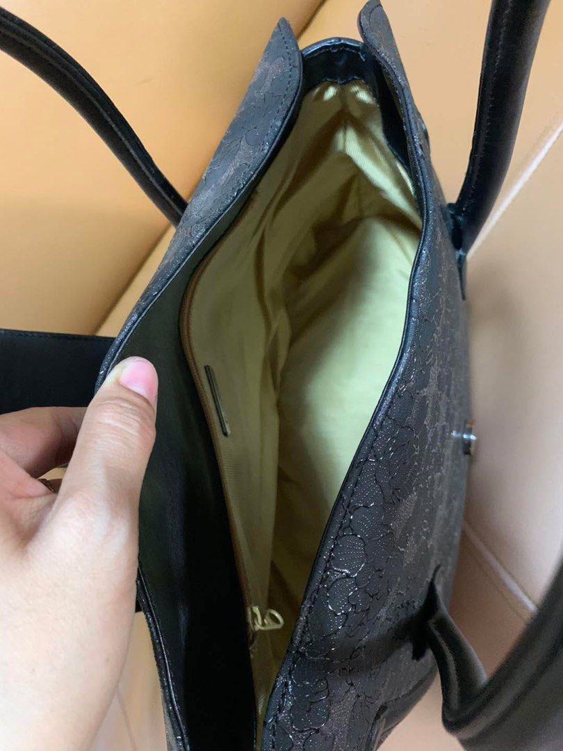 Indenya Shoulder Bag (Category: Shoulder Bags) located in Las Pinas. Submitted by kwenbeh (Listing ID 1467331192, Image 2). Description: .