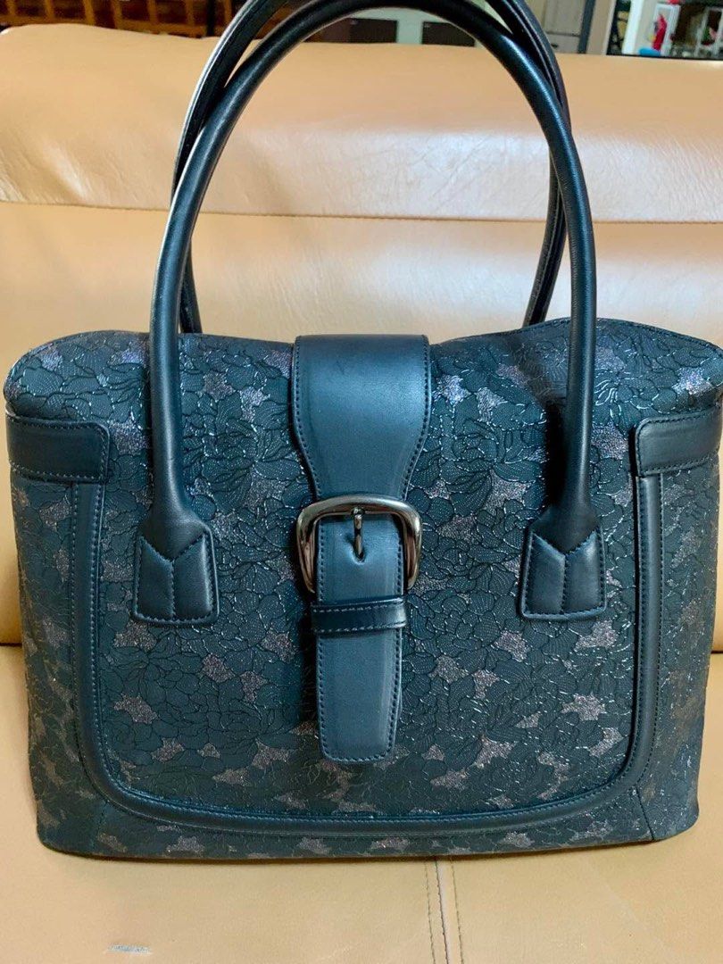 Indenya Shoulder Bag (Category: Shoulder Bags) located in Las Pinas. Submitted by kwenbeh (Listing ID 1467331192, Image 1). Description: .