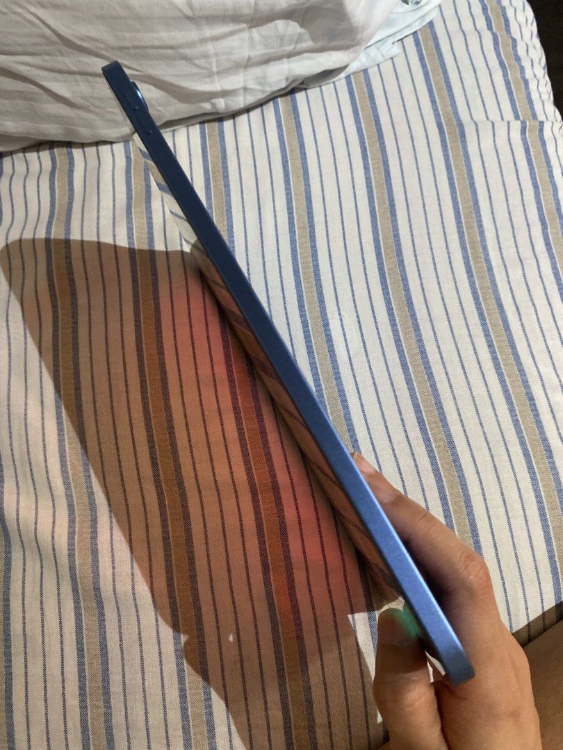 Ipad 10th gen (Category: iPad) located in Manila. Submitted by allyzadesampi (Listing ID 1467336864, Image 3). Description: 64gb no issue with case orig cord and adapter rfs may macbook na kaya di nagagamit.