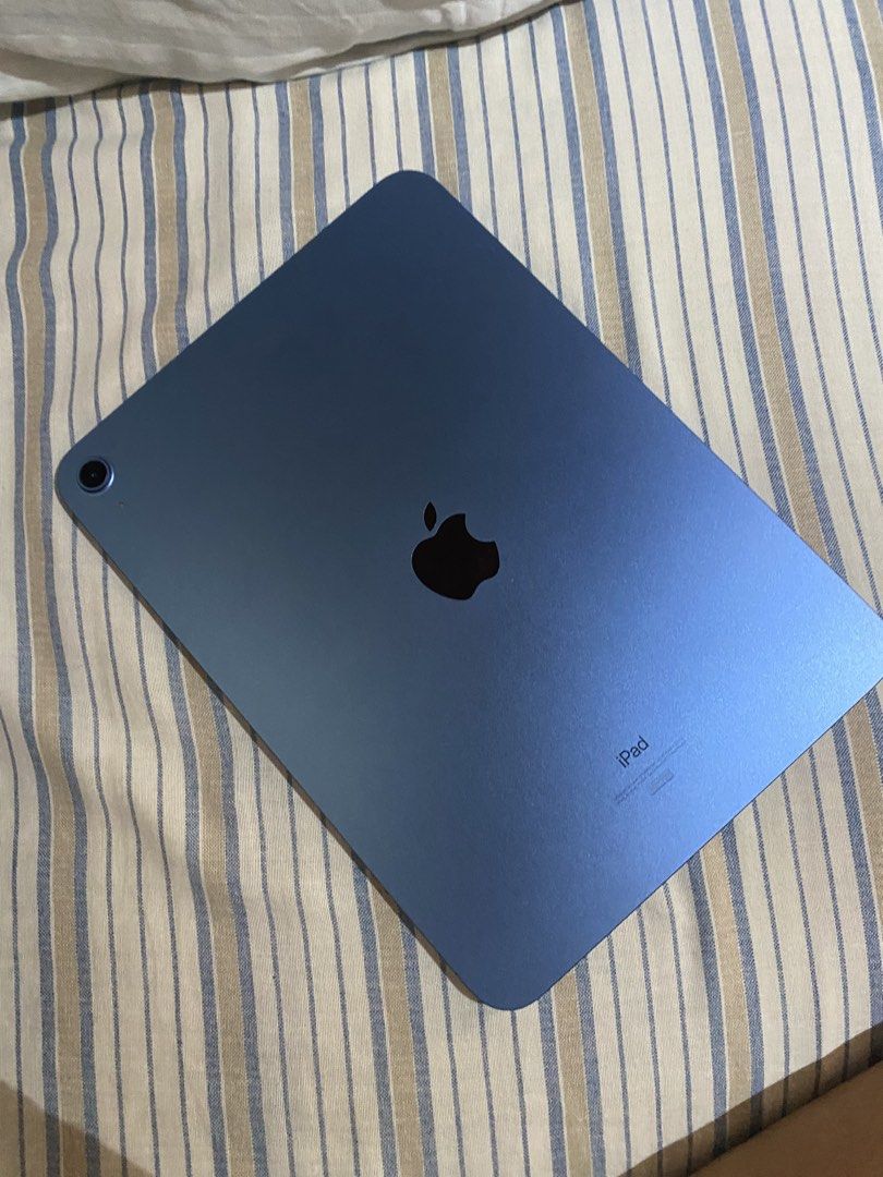 Ipad 10th gen (Category: iPad) located in Manila. Submitted by allyzadesampi (Listing ID 1467336864, Image 2). Description: 64gb no issue with case orig cord and adapter rfs may macbook na kaya di nagagamit.