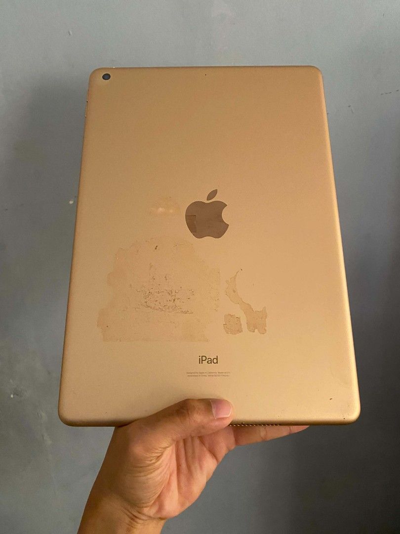 Ipad 8th Generation (Category: iPad) located in Sorsogon. Submitted by qmnaei (Listing ID 1467222801, Image 2). Description: RFS: Selling it for parts if it cannot be redeemed. Really need extra funds to pay for tuition 🥲🥲🥲 Please help. NOTE: No Charger. Updated it to IOS 26, cannot be used without the charger. Buttons are fully functional. Screen is fully functional. Really just needs to be downgraded and a new charger to be used again. No ot