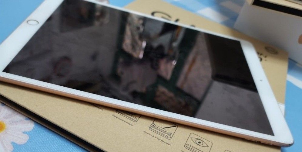 iPad Air3 （分類：平板電腦 - iPad）位於 Hong Kong。 由 honestyisimportant 提交（商品編號 1467351319，圖片 2）。簡介： 人生第一部平板 因為學生需要錢買電腦 所以出售 很愛護 有原裝盒和蘋果袋子 平板兩角輕微刮痕跡，沒有任何維修 介意勿拍） 贈送平板殼和隱藏小禮物～ 港島線可面交驗貨，顺丰到付都可以 （可以100米加購羅技新款無線鍵盤）。