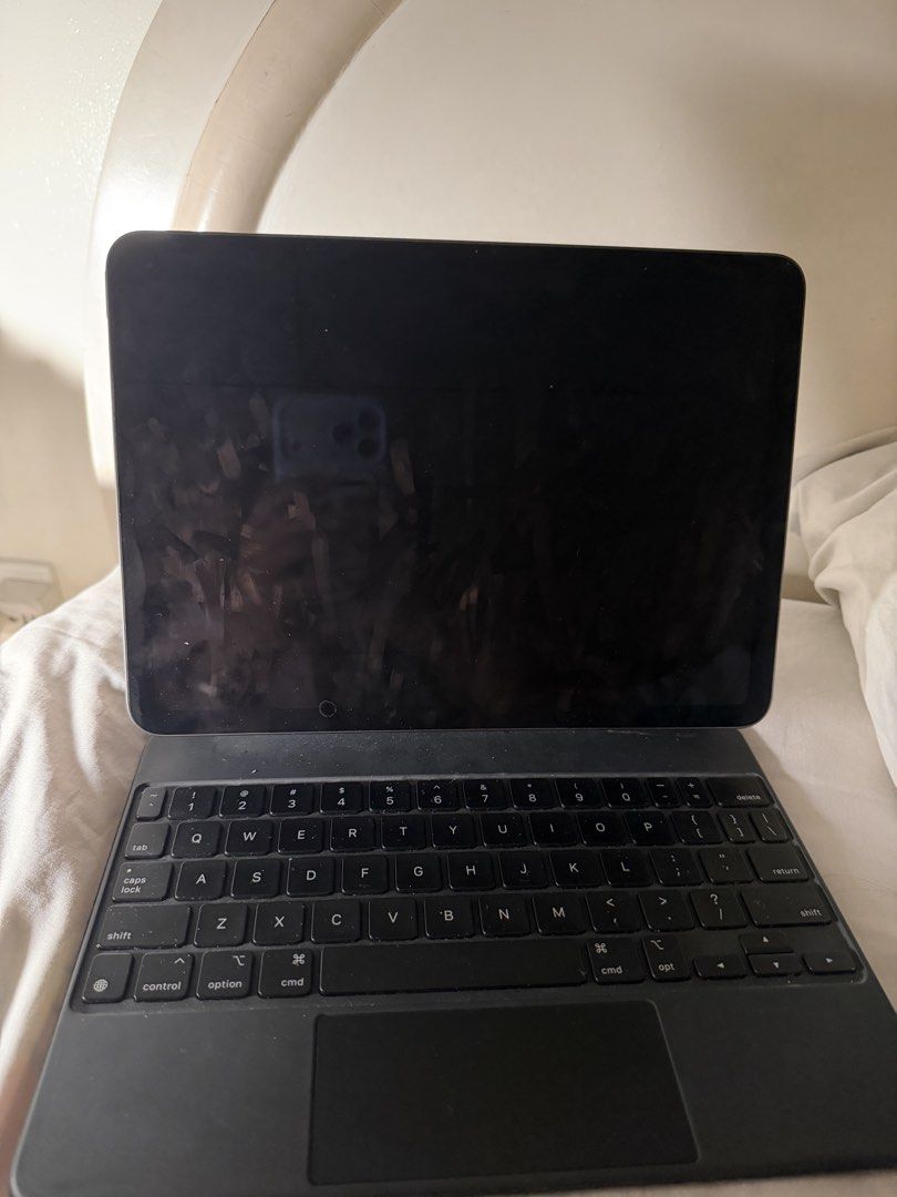 iPad Air 4th generation, 64GB, Space Gray with Apple Keyboard (Category: iPad) located in Cagayan de Oro. Submitted by jammyjane (Listing ID 1464703769, Image 2). Description: Selling my ipad Air 64GB barel used cause I have a mac :) RFS: Barely used and storage too small for me! .