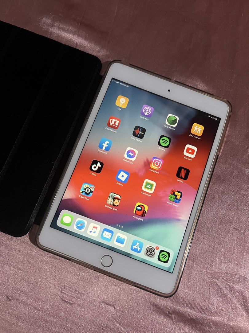 ipad mini 3, 16gb, (w sim slot) (Category: iPad) located in Caloocan City. Submitted by sayintinuhh_ (Listing ID 1467352737, Image 3). Description: FS: iPad mini 3 16GB Gold Wifi/Cellular (with SIM slot) FU - Openline any SIM✅ 📌ISSUE: •Hairline sa front cam lens lang (HINDI sa screen) • No fingerprint •ALL WORKING, NO ICLOUD, CAN RESET -Good for Netflix, YouTube, FB, etc. -No screen crack. •FREE: Cord, Case, Tempered installed 💸 slighthy negoti
