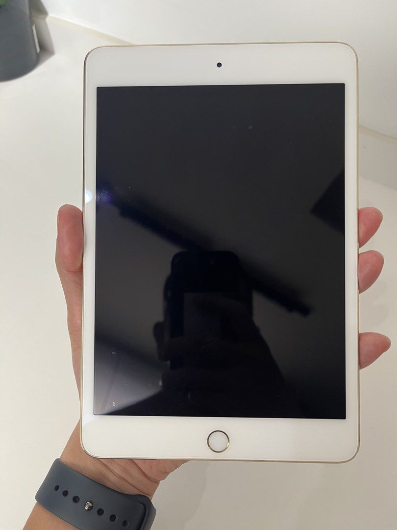 iPad mini 4 (Category: iPad) located in Kuala Lumpur. Submitted by yeongman (Listing ID 1467284640, Image 2). Description: Pre loved Apple iPad Mini 4, Rose Gold Storage 128GB Use to submit insurance policy only. Hardly used. Never use to play game. All original part. Nego sampai let go. .