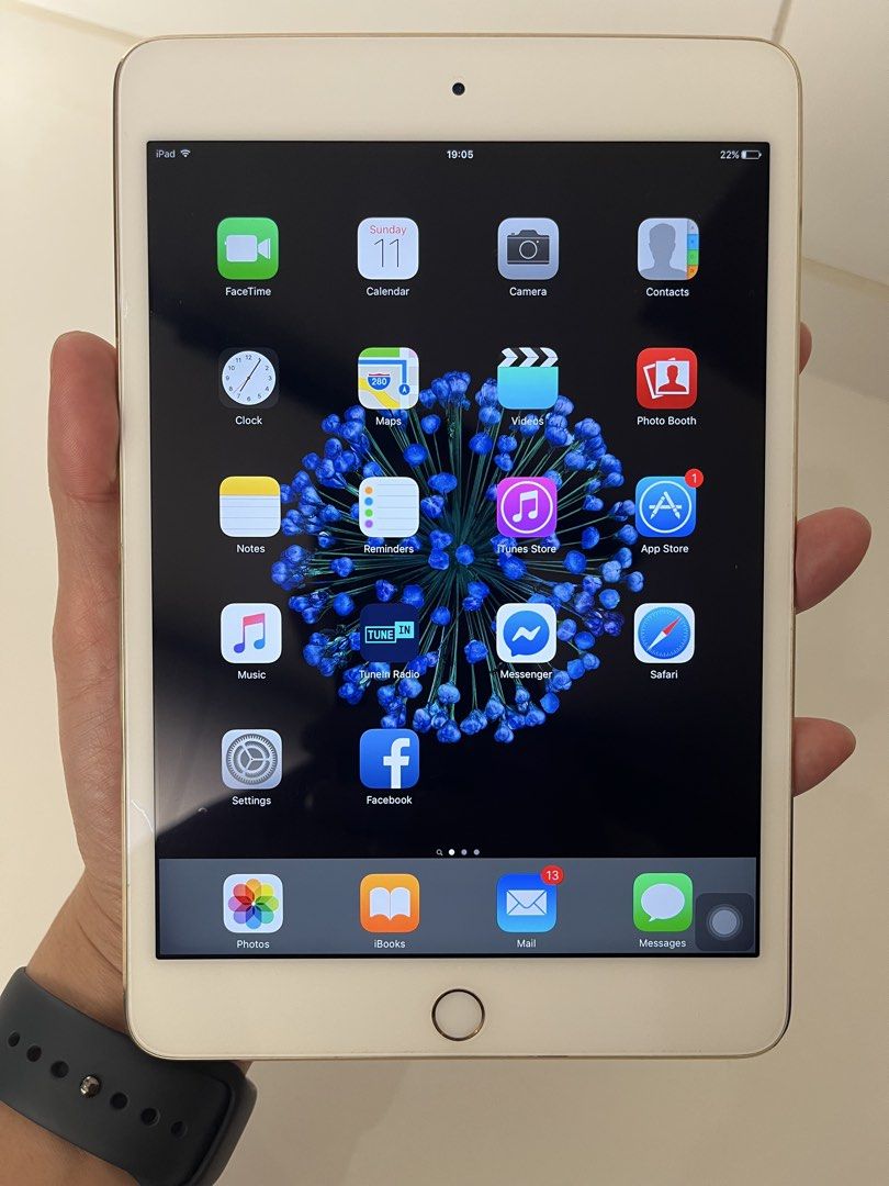 iPad mini 4 (Category: iPad) located in Kuala Lumpur. Submitted by yeongman (Listing ID 1467284640, Image 3). Description: Pre loved Apple iPad Mini 4, Rose Gold Storage 128GB Use to submit insurance policy only. Hardly used. Never use to play game. All original part. Nego sampai let go. .