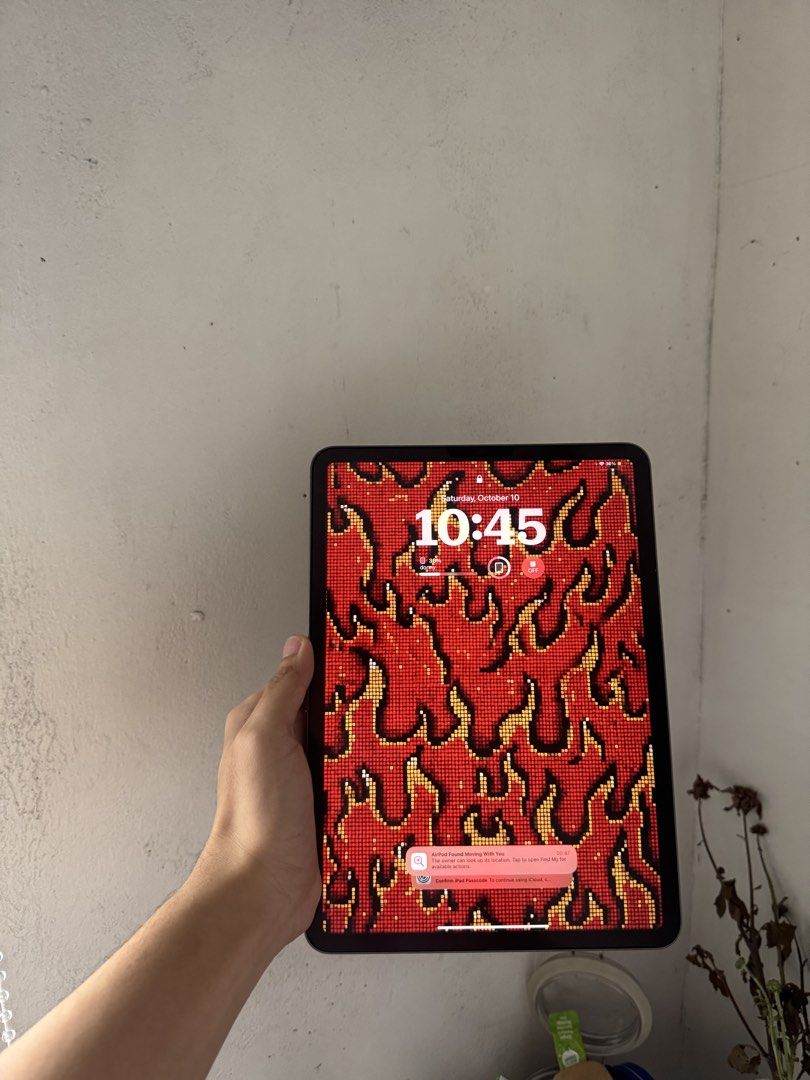 Ipad Pro M1 (Category: iPad) located in Valenzuela. Submitted by kissmuna (Listing ID 1467192443, Image 1). Description: Ipad Pro M1 128gb issue: Screen Display *See in the photo but it doesnt affect the performance All Screen is working, no ghost touch Price still negotiable.