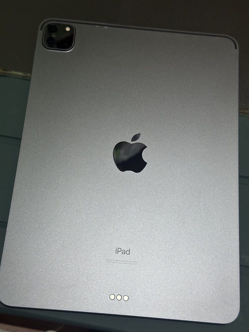 Ipad Pro M1 3rd Gen 256GB (Category: iPad) located in Manila. Submitted by edwardedie25285 (Listing ID 1467343266, Image 1). Description: 11 inch. 256GB 89% Battery Health as per apple support Issue: No Face ID, it suddenly just stopped at some point. Never repaired or opened Ipad so kayo na bahala if u want to repair face ID, passcode worked just fine for me and used it normally. No other issues. Only signs of usage. - Screen has no damages and 