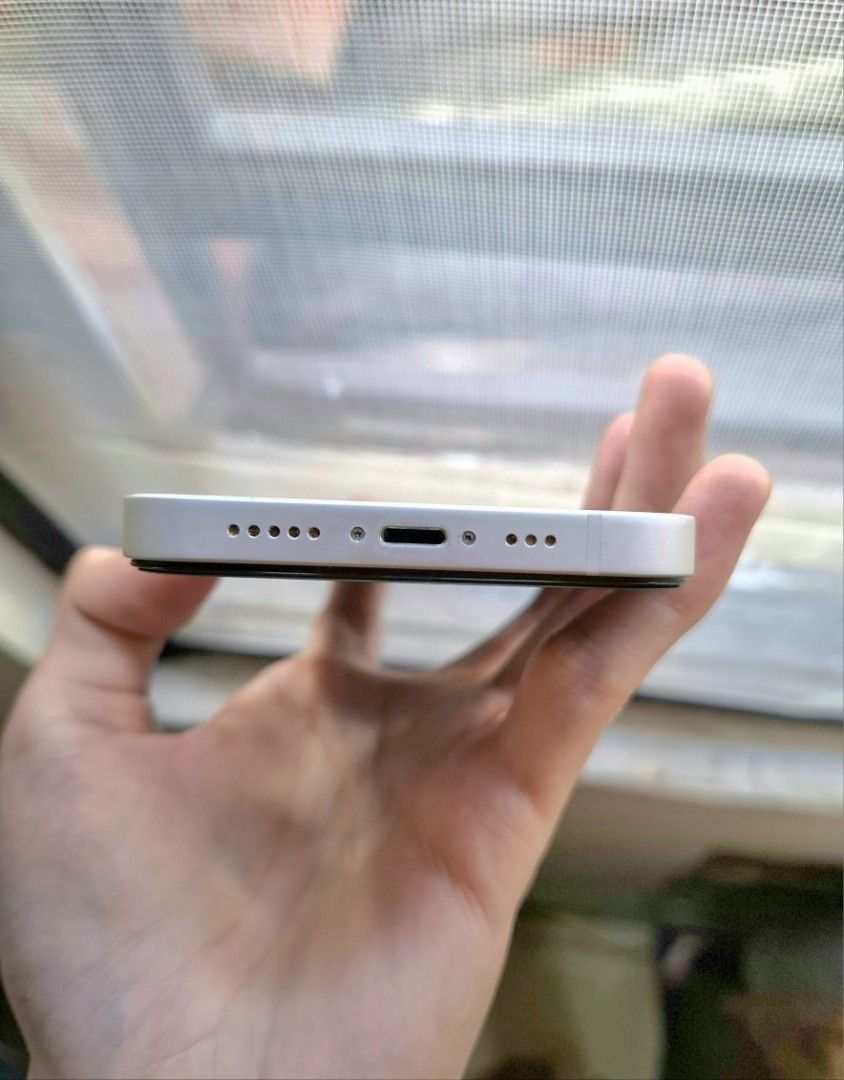 iPhone 13 128GB (Starlight) with original Box (Category: iPhone 13 Series) located in Calamba. Submitted by lheure.by.ace_00 (Listing ID 1467297668, Image 3). Description: RUSH SALE: iPhone 13 128GB (Starlight) with original Box Price: ₱13,500 FIXED / NON NEGOTIABLE Storage: 128GB Color: Starlight Model / Region: L/A (US Variant) iOS Version: Latest iOS Version RFS: Nag-switch na sa Samsung / Hindi na nagagamit. Condition & Honest Details: Body C
