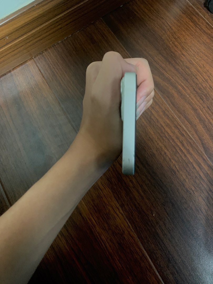 Iphone 13 （分類：iPhone 13 系列）位於 Hong Kong。 由 meme2020 提交（商品編號 1467307821，圖片 3）。簡介： 苹果13 123gb 换过电池其他全原装 电池100 有明显磕碰不影响使用 想加钱换台13 pro 或直接卖 雙實體卡 可议价 。