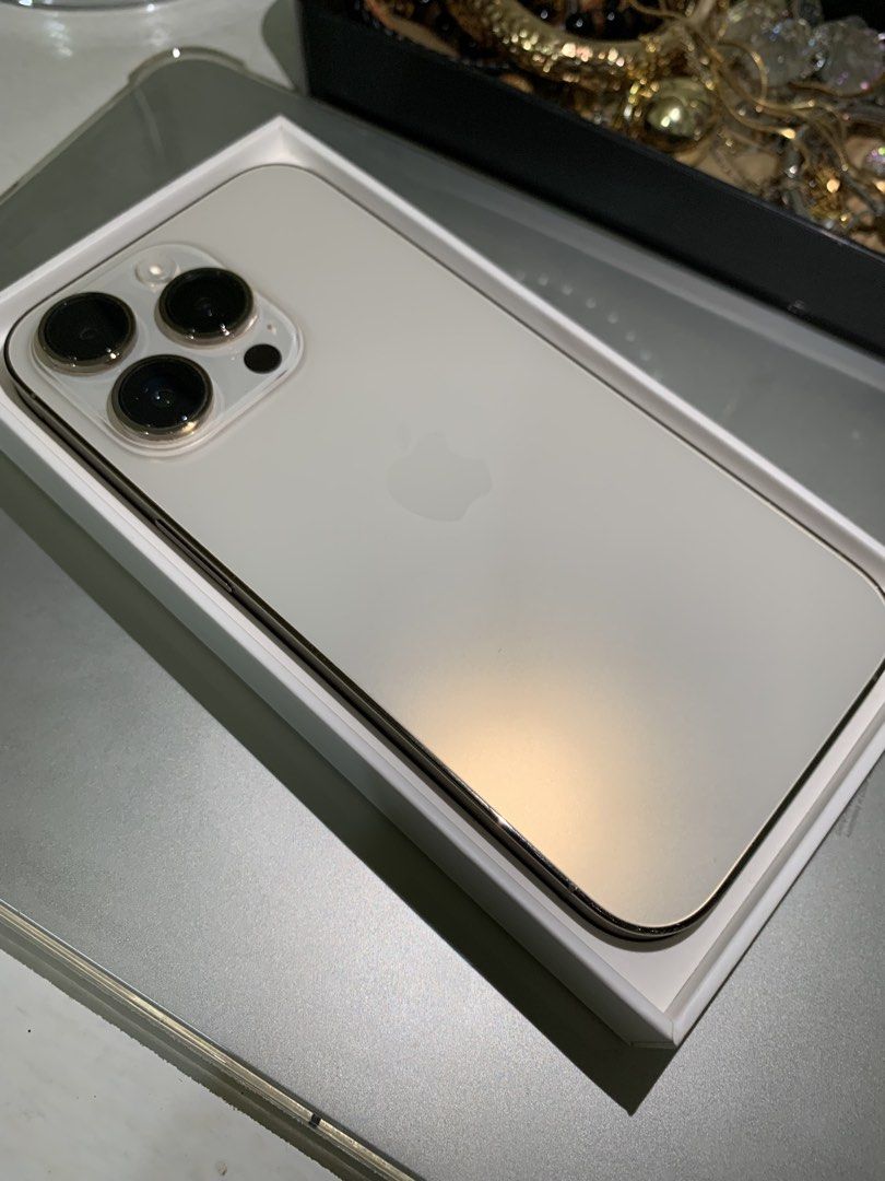 iPhone 14 Pro 128GB Gold (Lady Owned) – Openline (Category: iPhone 14 Series) located in Manila. Submitted by raceyscloset (Listing ID 1467214328, Image 2). Description: ✨ FOR SALE: iPhone 14 Pro 128GB Gold (Lady Owned) ✨ Selling my well-loved, carefully used iPhone 14 Pro 128GB in Gold. Extremely presentable, pristine cosmetic condition, and ready for a new owner! 💰 Price: ₱23,000 (Slightly negotiable for sure buyers) 📱 Quick Specs & Details M