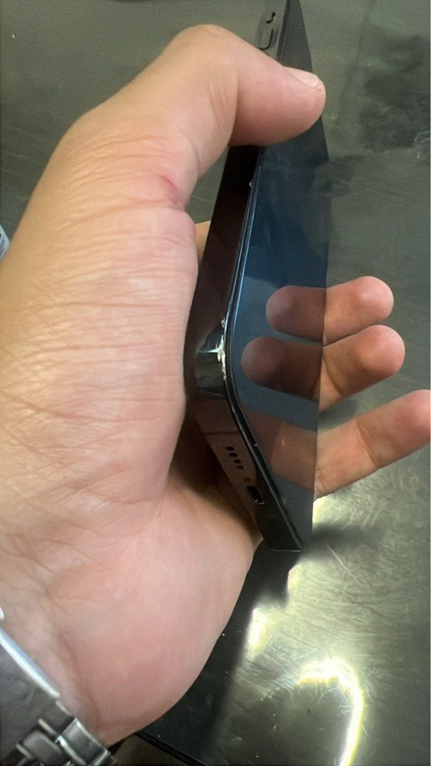 iPhone 14 Pro Max 256gb unknown screen （分類：iPhone 14 系列）位於 Hong Kong。 由 use123456 提交（商品編號 1467322115，圖片 3）。簡介： Phone works great without any issues everything is working perfectly and battery health is at 77%。