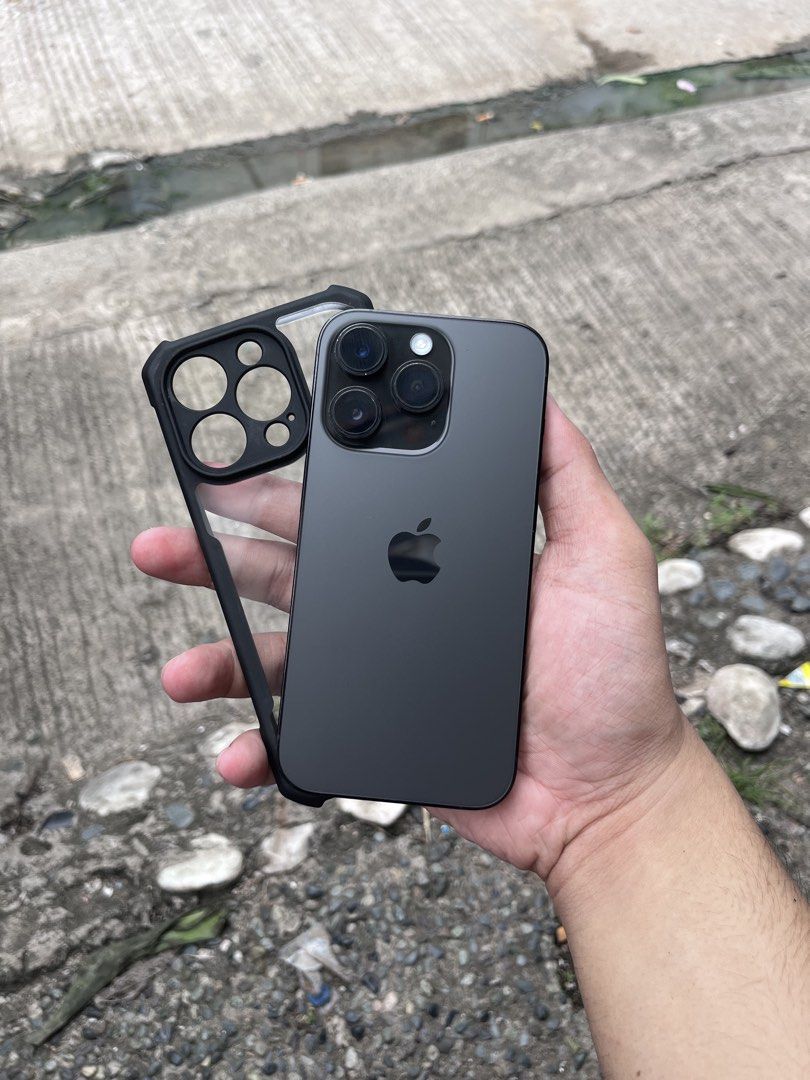 Iphone 14 Pro Space Black (Category: iPhone 14 Series) located in Bacoor. Submitted by braylz222 (Listing ID 1467230188, Image 1). Description: Iphone 14 Pro Space Black 128gb ZPA Variant NTC Approved 98% bh (normal peak can provide 3utools) No sim restriction Face id and True tone working No history of repair All parts original Inclusion: Unit and Case Cavite area 27,500 .