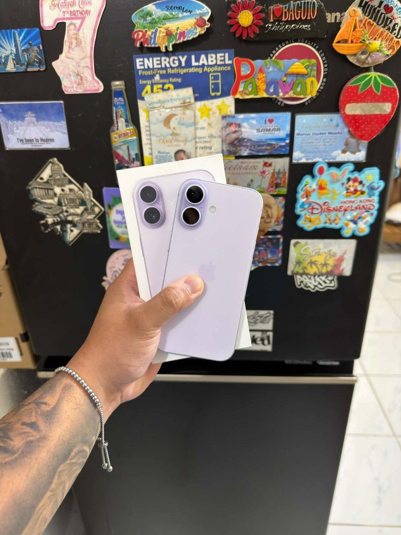 IPHONE 17 256GB FACTORY UNLOCK (Category: iPhone 17 Series) located in Marikina City. Submitted by astephen6 (Listing ID 1467178535, Image 2). Description: For Sale / Swap iPhone 17 256GB Lavender Factory unlock 94% battery health 250+ cycle count Under warranty til January 2027 No issue unli check sa meetup Complete package: Unit Box Cable Case Price: 41,999 fixed. Minimal dents, paint chips no effect sa performance. Meetup Marikina, additional 