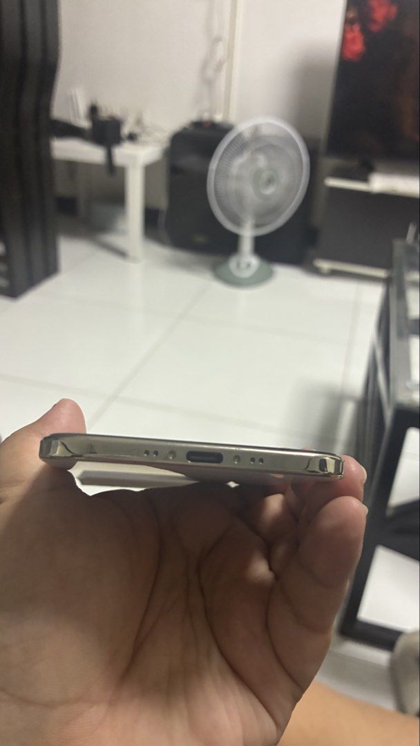 Iphone 17 Air (Category: iPhone Air Series) located in Manila. Submitted by grandearth.14a962 (Listing ID 1467356569, Image 3). Description: Iphone 17 Air (ESIM) 256gb Gold No sim restriction Hongkong Variant No issue Open for swap Pm if interested! Loc: Sampaloc, Manila.