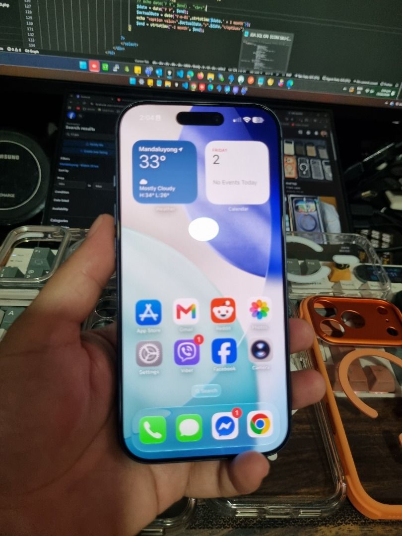 Iphone 17 pro 256 100% BH (Category: iPhone 17 Series) located in Manila. Submitted by kurochan1 (Listing ID 1467191946, Image 2). Description: Please magbasa muna bago mag PM For sale or swap iPhone 17 pro 256gb NTC 98% smooth, no dents, no issues, meron lang maliit na paint chips dahil kakapalit ng case which is normal sa 17 pro series, please refer sa last image 100 BH 144 CC as of posting warranty until March 11, 2027 comes with 8 cases and o