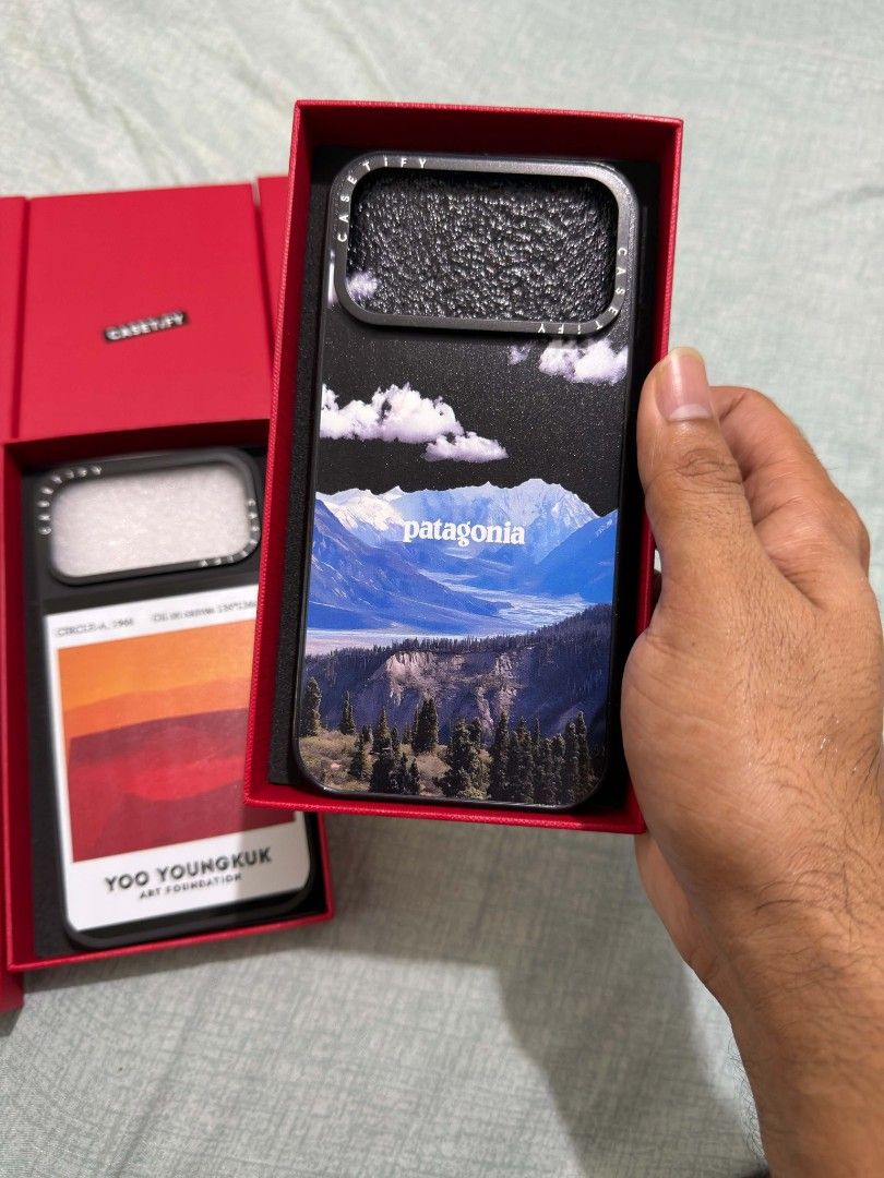 Iphone 17 Pro max . Casetify and Clear case Take all! (Category: Cases & Sleeves) located in Binan City. Submitted by jhaml0917 (Listing ID 1467242986, Image 3). Description: hindi ko siya nagamit magsafe na din siya may binigay lang sakin na case kaya hindi ko siya nagamit sabay sabay nagdatingan ang case. pero nung ntry ko maganda grip niya sa kamay. the best sayang lang hindi ko magamit. 500 pesos all in na po. pricey din po kasi bili ko diyan