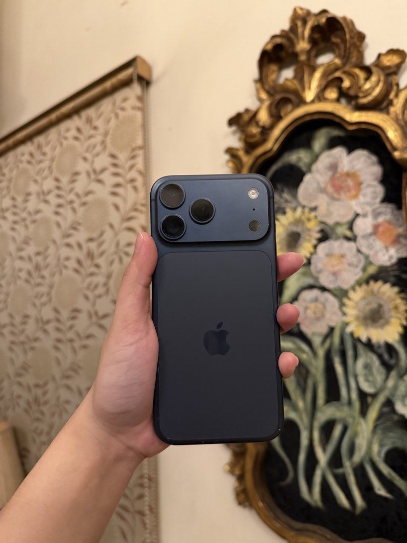 iPhone 17 Promax 256gb (Category: iPhone 17 Series) located in Manila. Submitted by arkaclothing_ (Listing ID 1467296860, Image 1). Description: Iphone 17 Promax 256gb 64,000 - negotiable!!! 93% batt health No issue & no history of repair W/ box & case 📍 ANTIPOLO.