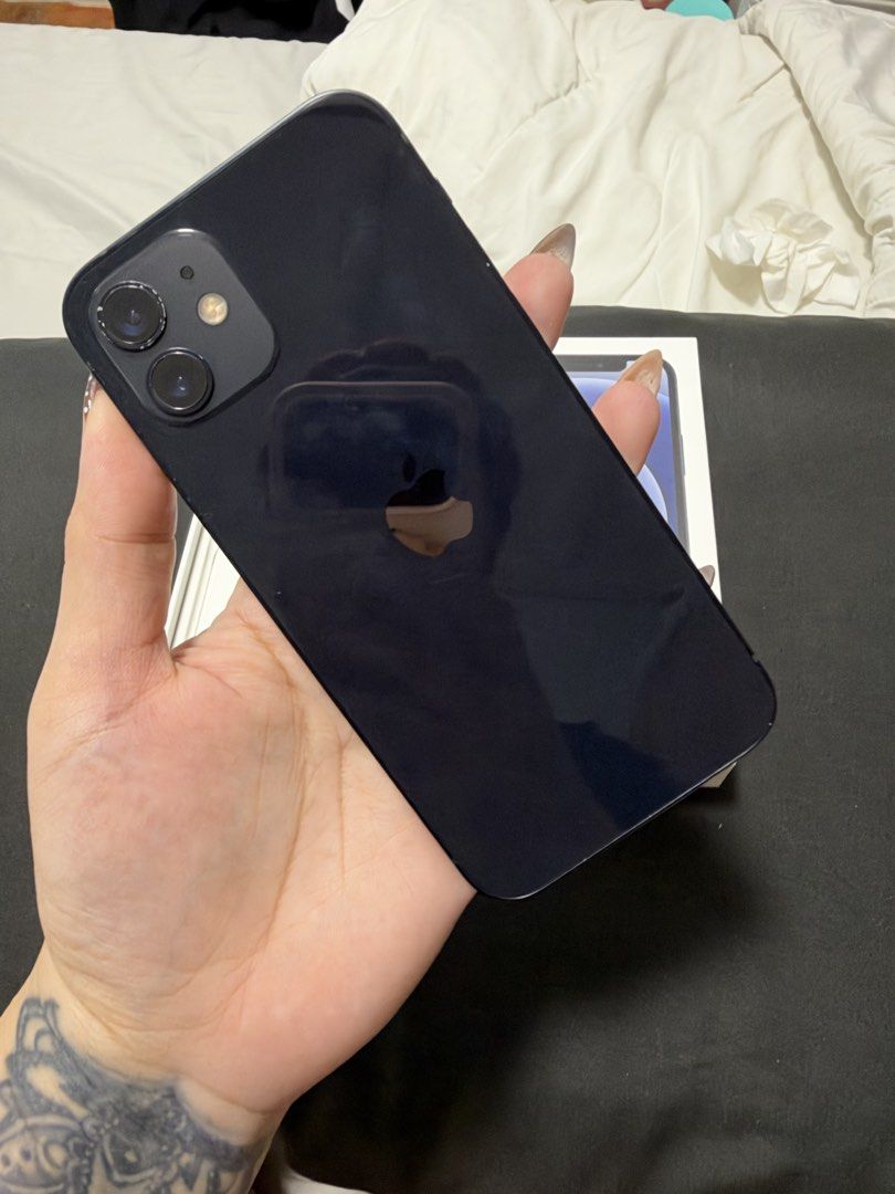 Iphone 64gb (Category: iPhone 12 Series) located in Manila. Submitted by danatayag27 (Listing ID 1467315502, Image 2). Description: Iphone 12 64gb Complete set with og box and accessories Issue 78 BH Minimal darkspot on front cam.