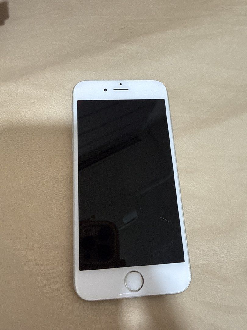 Iphone 6s (Category: iPhone 6 Series) located in Quezon City. Submitted by sbcarrot (Listing ID 1467292493, Image 1). Description: 128G.