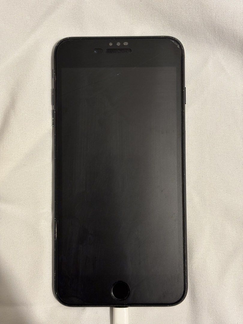 iPhone 7 Plus (Category: iPhone 7 Series) located in Kajang. Submitted by hrcorner (Listing ID 1467329068, Image 3). Description: iPhone 7 Plus 🇲🇾set ( MY Set) good condition condition just minor scratch first owner all works perfectly👍🏻 lcd✅ sim✅ bluetooth & wifi✅ apple id ✅ camera ✅ charging pod ✅ negotiable .