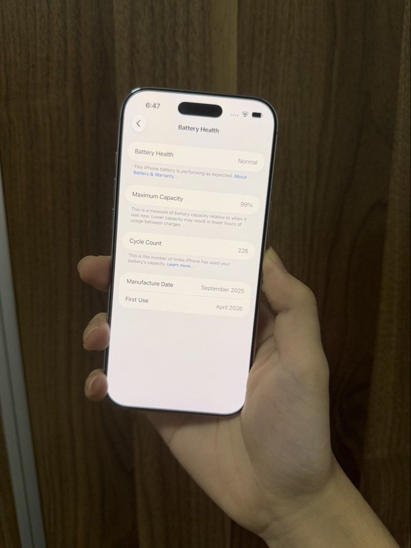 iPhone Air 256g （分類：iPhone Air Series）位於 Hong Kong。 由 chungshekl 提交（商品編號 1467314893，圖片 1）。簡介： iPhone air 256g cloud white 陸版 正常運作 Mon冇花 機身一處小花 battery health 99% 保養至04/2027。