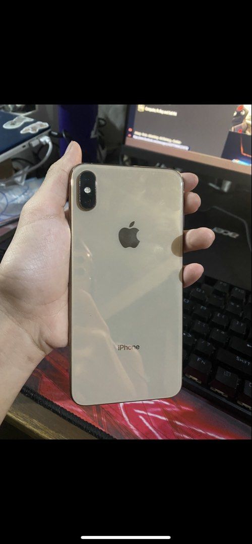 IPHONE XSMAX (Category: iPhone X Series) located in Manila. Submitted by nathaniela95496 (Listing ID 1467279994, Image 2). Description: - Model: iPhone XS Max - Color: Gold - Storage Capacity: 256GB - Condition: Pre-owned, battery health at 69% (service recommended) - Perfect for heavy apps like Call of Duty and Mobile Legends - Meetup locations: around manggahan pasig .