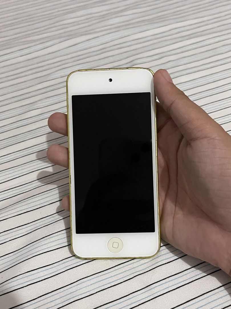 Ipod 5th Gen (Category: Others) located in Manila. Submitted by milamartina123 (Listing ID 1467218492, Image 1). Description: as is hindi ma-test, drained ata batt tondo loc.