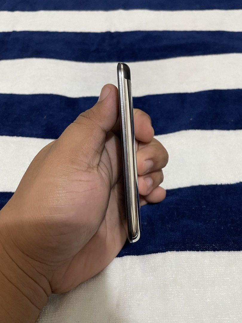 iPod touch 1st generation (Category: Portable Music Players) located in Urdaneta. Submitted by prelovedandfound (Listing ID 1467336758, Image 2). Description: Working 16gb No screen burn/damage Battery need to replace Check photos Unit only Ship via lbc cod/cop with dp Location: Urdaneta Pangasinan.