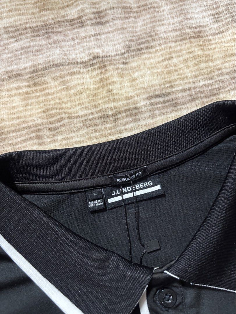 J Lindeberg Luca Regular Fit Golf Poloshirt (Category: Tshirts & Polo Shirts ) located in Antipolo. Submitted by thearchivesproject (Listing ID 1467314173, Image 3). Description: BRAND NEW CONDITION 22.5 width 29.5 length .