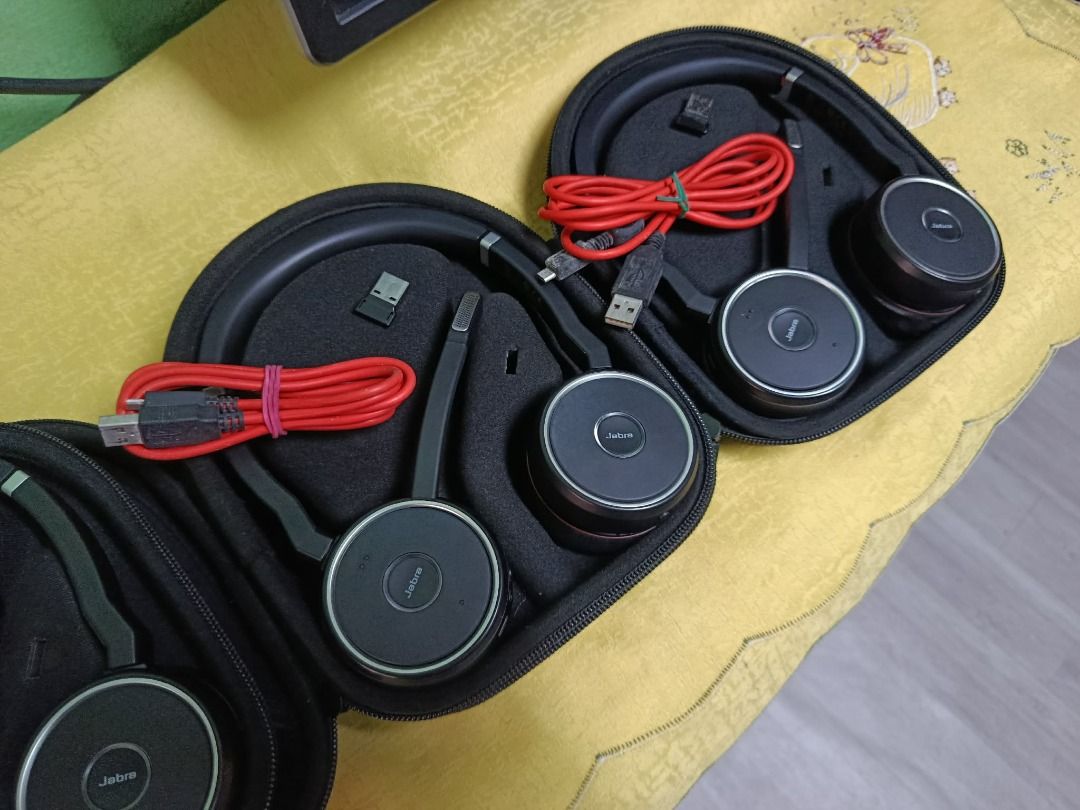 jabra evolve 75se headset (Category: Headphones & Headsets) located in Quezon City. Submitted by carou85958 (Listing ID 1467255809, Image 3). Description: PAKIBASA PO MUNA PARA DINA PA ULET ULET NA TANONG... 100% good 100% working original dongle brandnew foam makinis walang issue jabra evolve 75se p3500 each kung ano yung nasa picture yan mismo ibibigay 17 ibp road batasan hills qc.