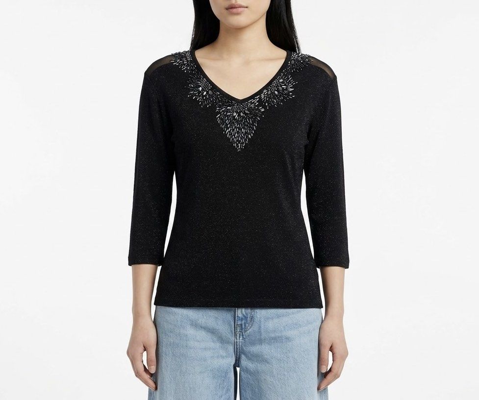 JACCOS Black Beaded V-Neck Shimmer Blouse (Category: Blouses) located in Caloocan City. Submitted by declutteringph. (Listing ID 1467202480, Image 1). Description: No Size on the tag! Measurements: Dimension (inches) Shoulder - 18” Pit to pit - 19” Length - 25” Sleeve Length - 17”.