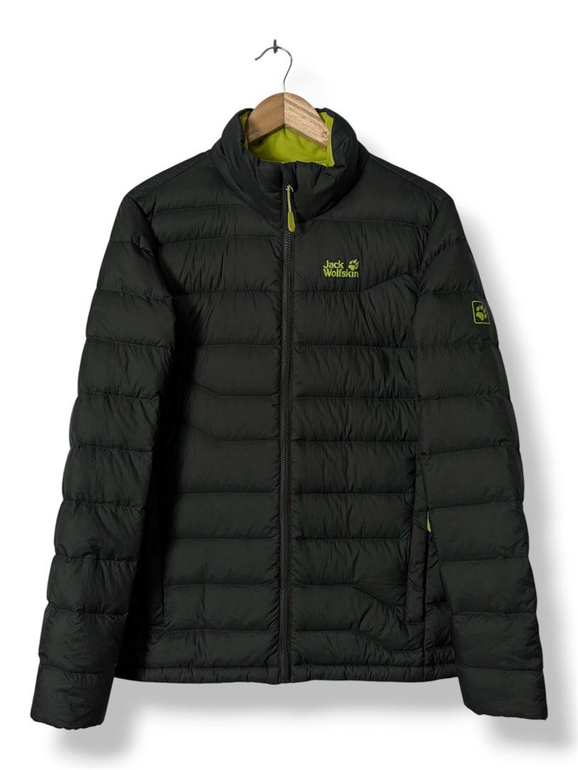 JACK WOLFSKIN HELIUM DOWN PUFFER JACKET (Category: Coats, Jackets and Outerwear) located in Cavite. Submitted by frankiemnla (Listing ID 1467324581, Image 2). Description: L- 28 W- 22 Size- M to L Like new condition • Material & Insulation: Features a windproof and water-resistant outer shell (typically utilizing Stormlock technology) paired with high-quality down fill insulation to trap body heat efficiently..