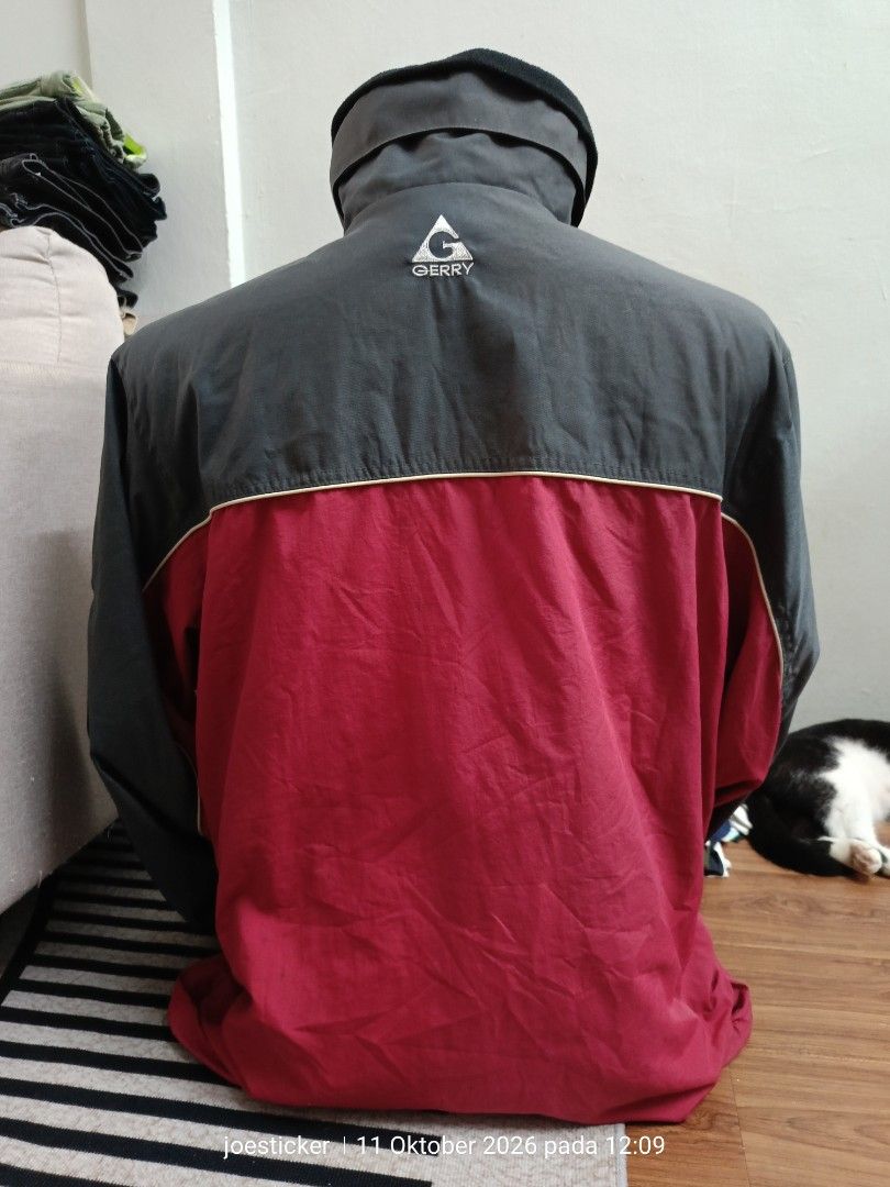 Jacket Gerry (Category: Hoodies) located in Maran. Submitted by joemubin88 (Listing ID 1467200673, Image 2). Description: P25/30 Condition 9/10 adjustable berfungsi.